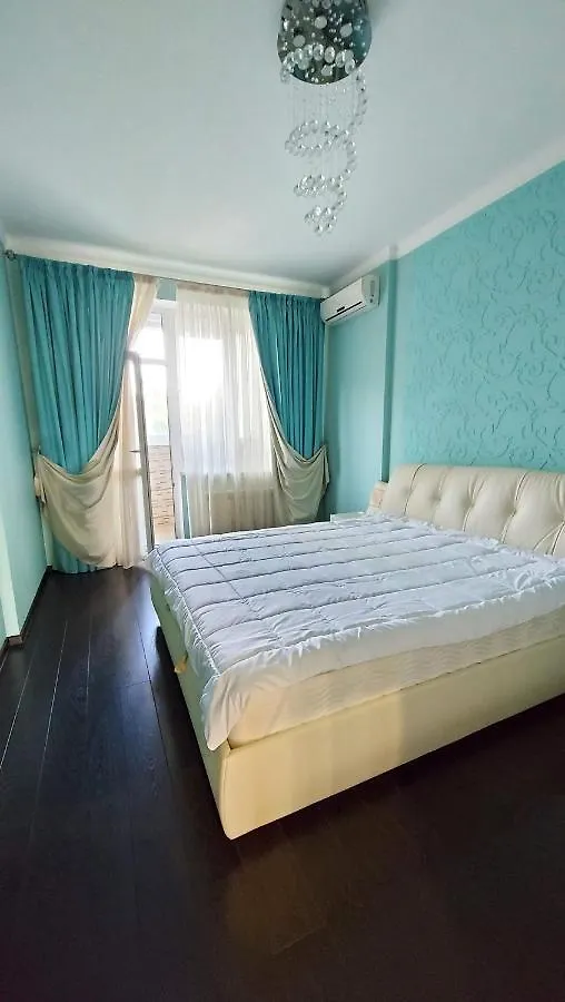 Просторі Апартаменти Kyiv Apartment