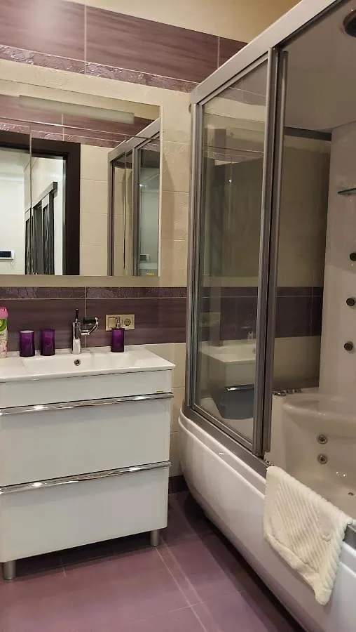 Просторі Апартаменти Kyiv Apartment